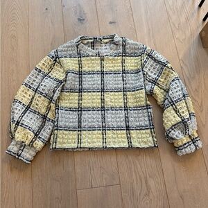 Zara Waffle knit top in wide plaid design.
Size S-M. Excellent condition.